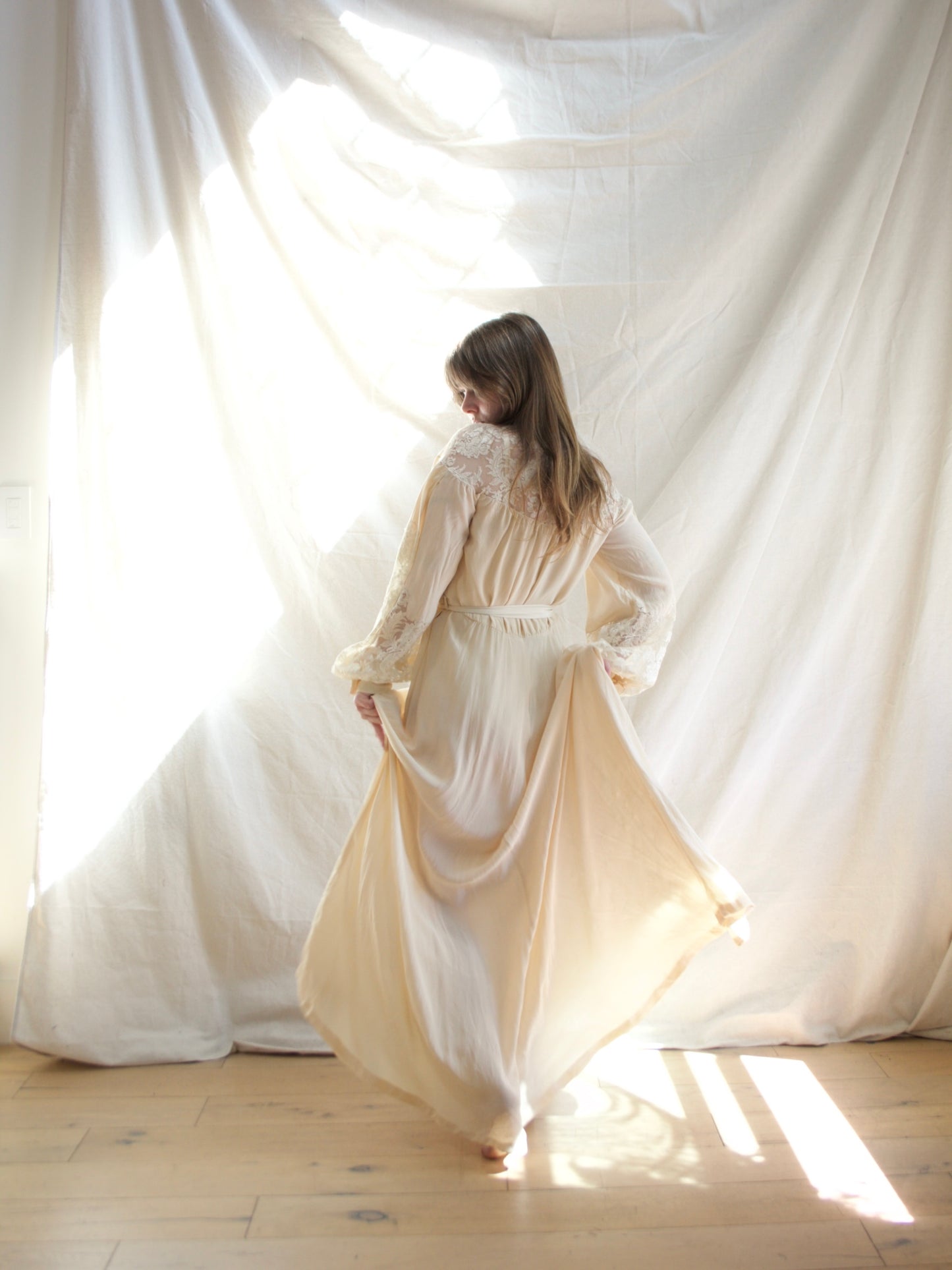 Special 1940s Trained Ivory Silk Crepe Lace Bishop Sleeve Gown
