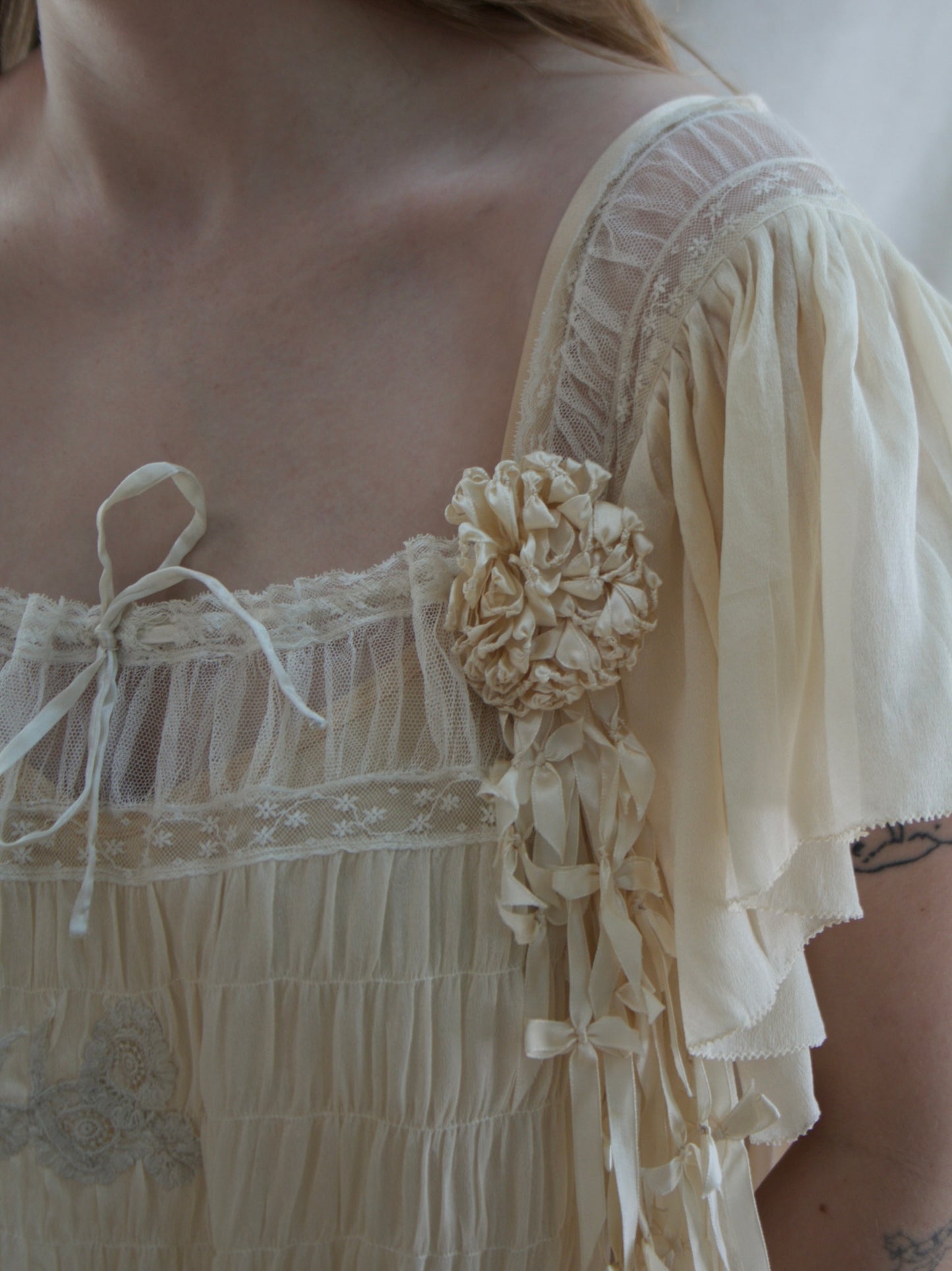 Antique 1920s Chiffon & Lace Flutter Sleeve Appliqué Ribbon-work Chemise Gown