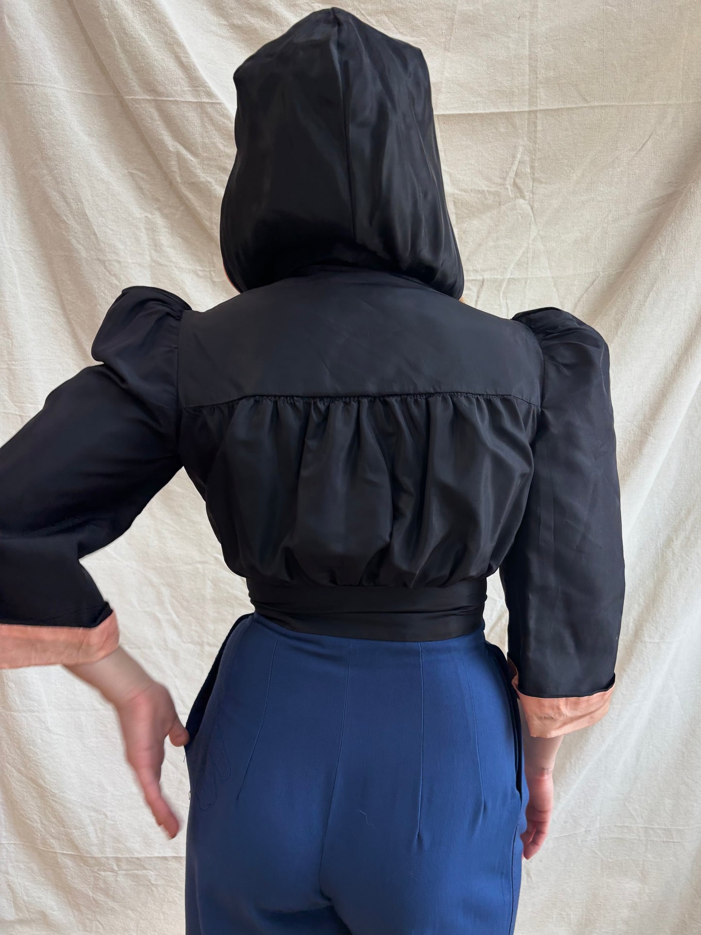 Rare Early 1940s Taffeta Two Tone Hooded Cropped Puff Sleeve Blouse