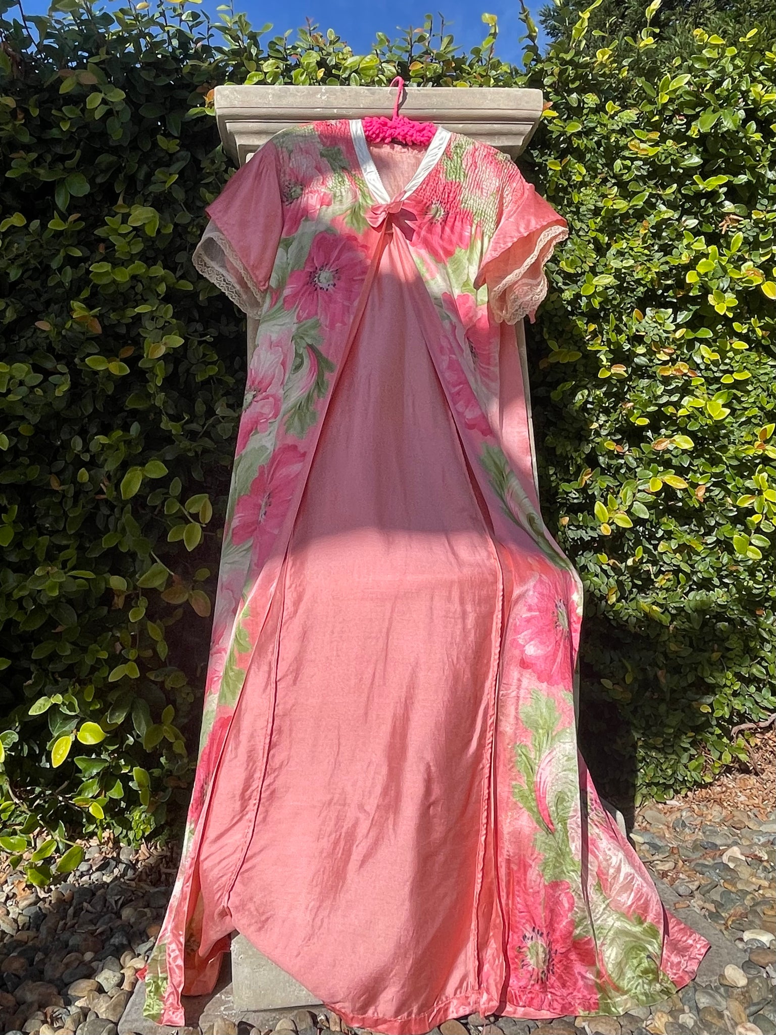 1910s Edwardian Pink Floral Smocked Dressing Gown