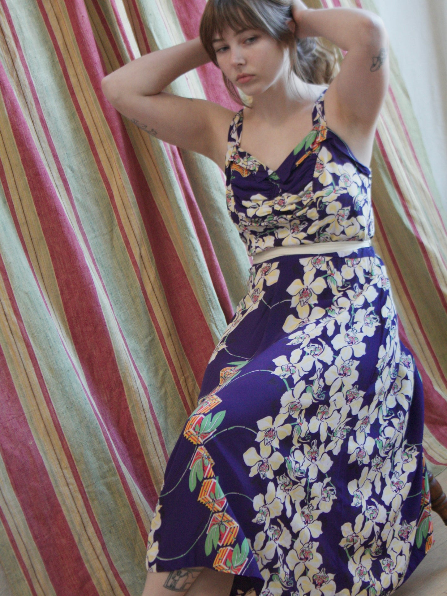 1940s Vibrant Cold Rayon Hawaiiana Ruched Mid Length Dress