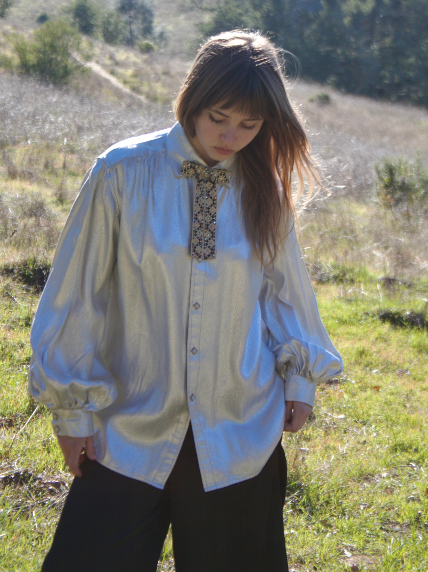 1950s Metallic Silver Lurex Bishop Sleeve Peal Snap Western Shirt W* Bow Tie