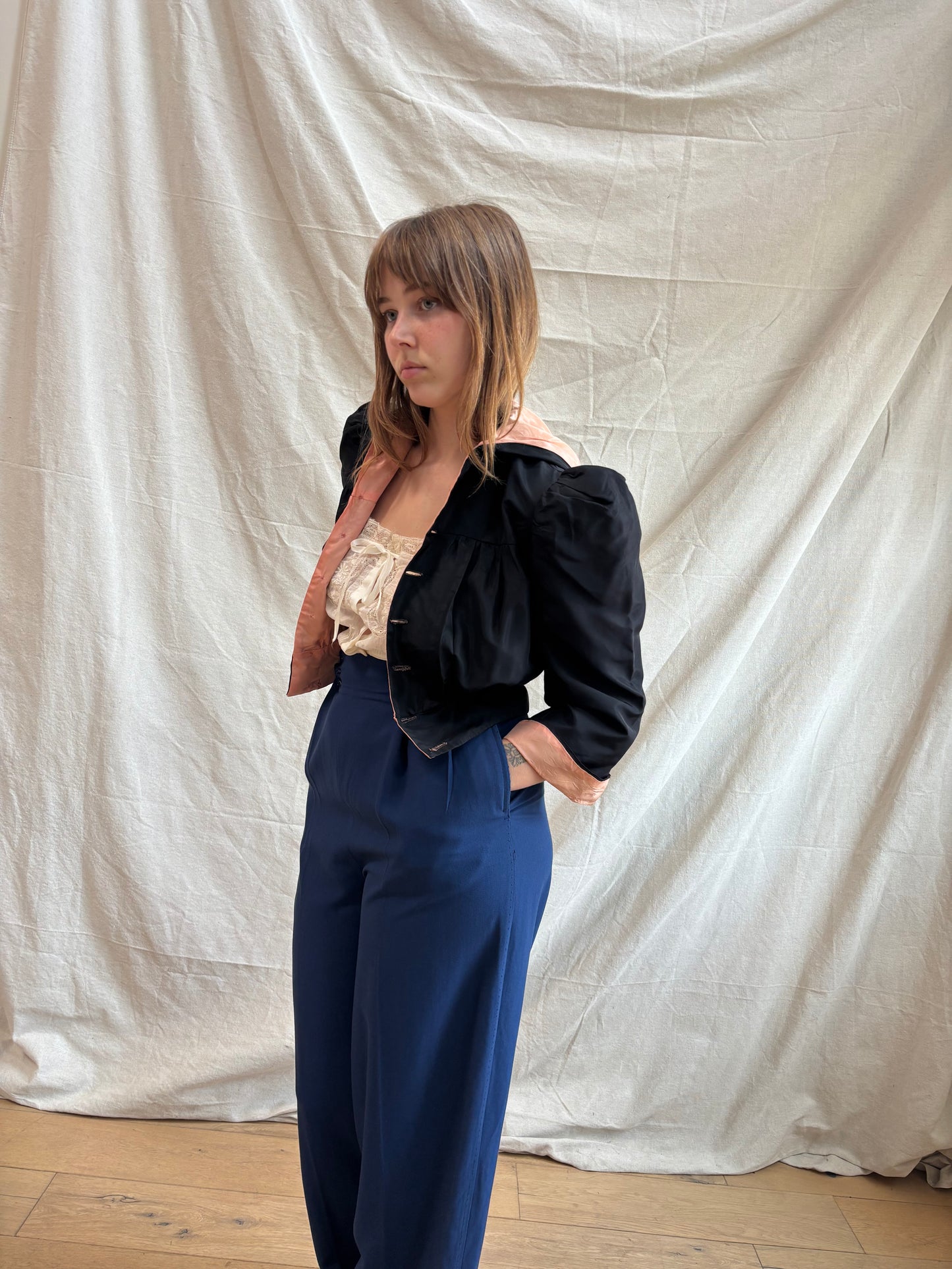 Rare Early 1940s Taffeta Two Tone Hooded Cropped Puff Sleeve Blouse