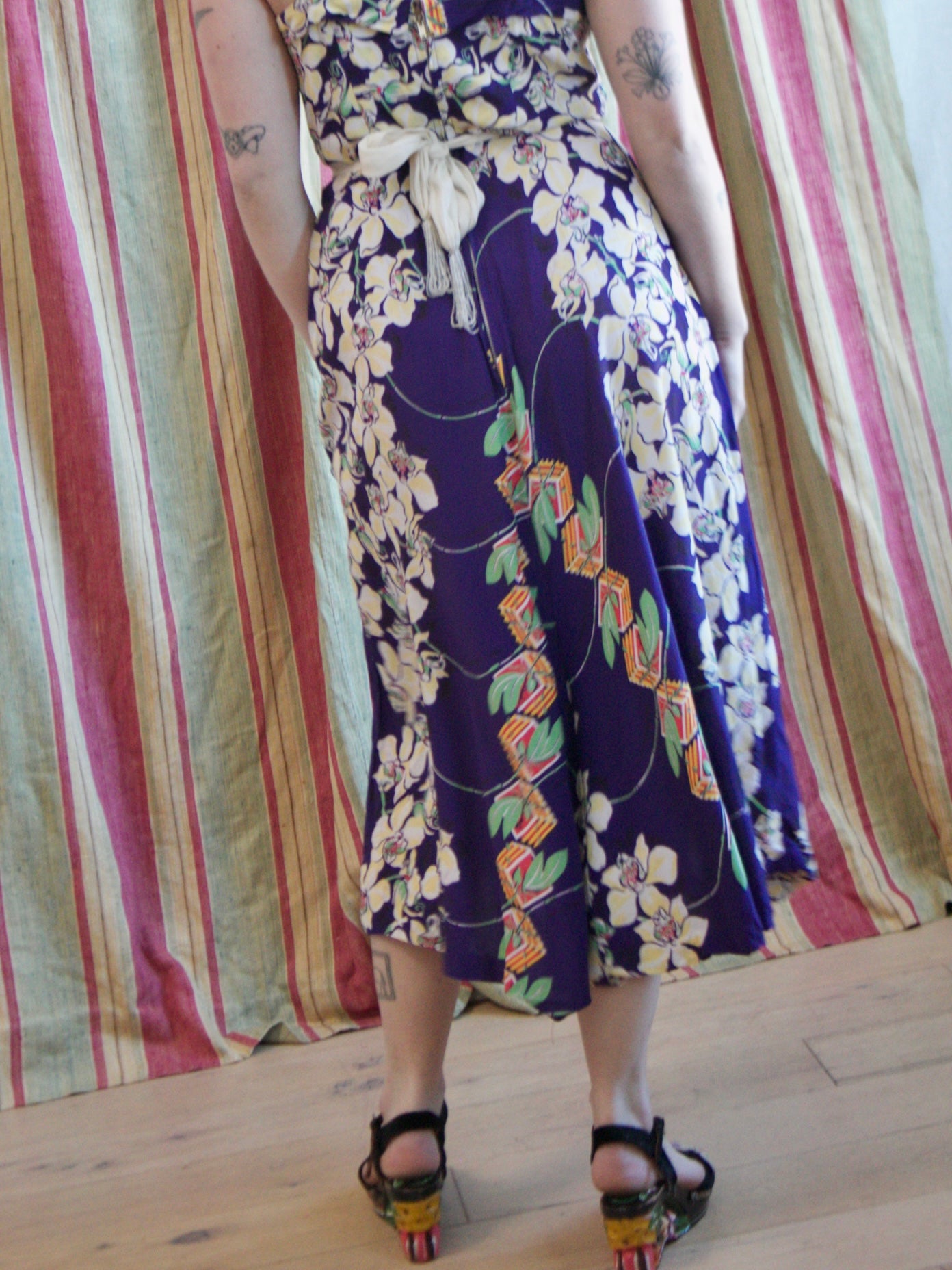 1940s Vibrant Cold Rayon Hawaiiana Ruched Mid Length Dress