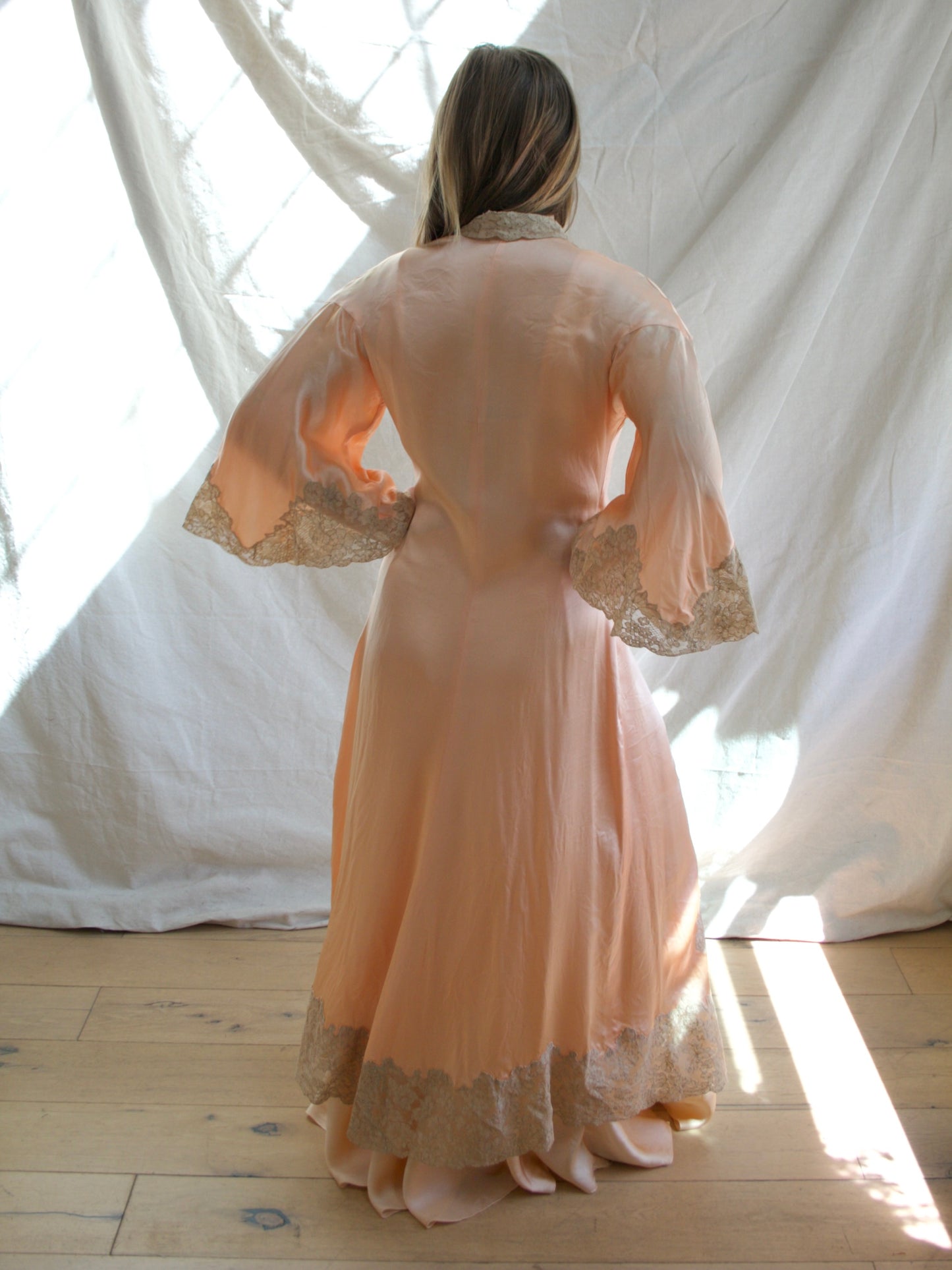 Special 1930s Blush Pink Trumpet Sleeve Inset Lace Negligee Duster