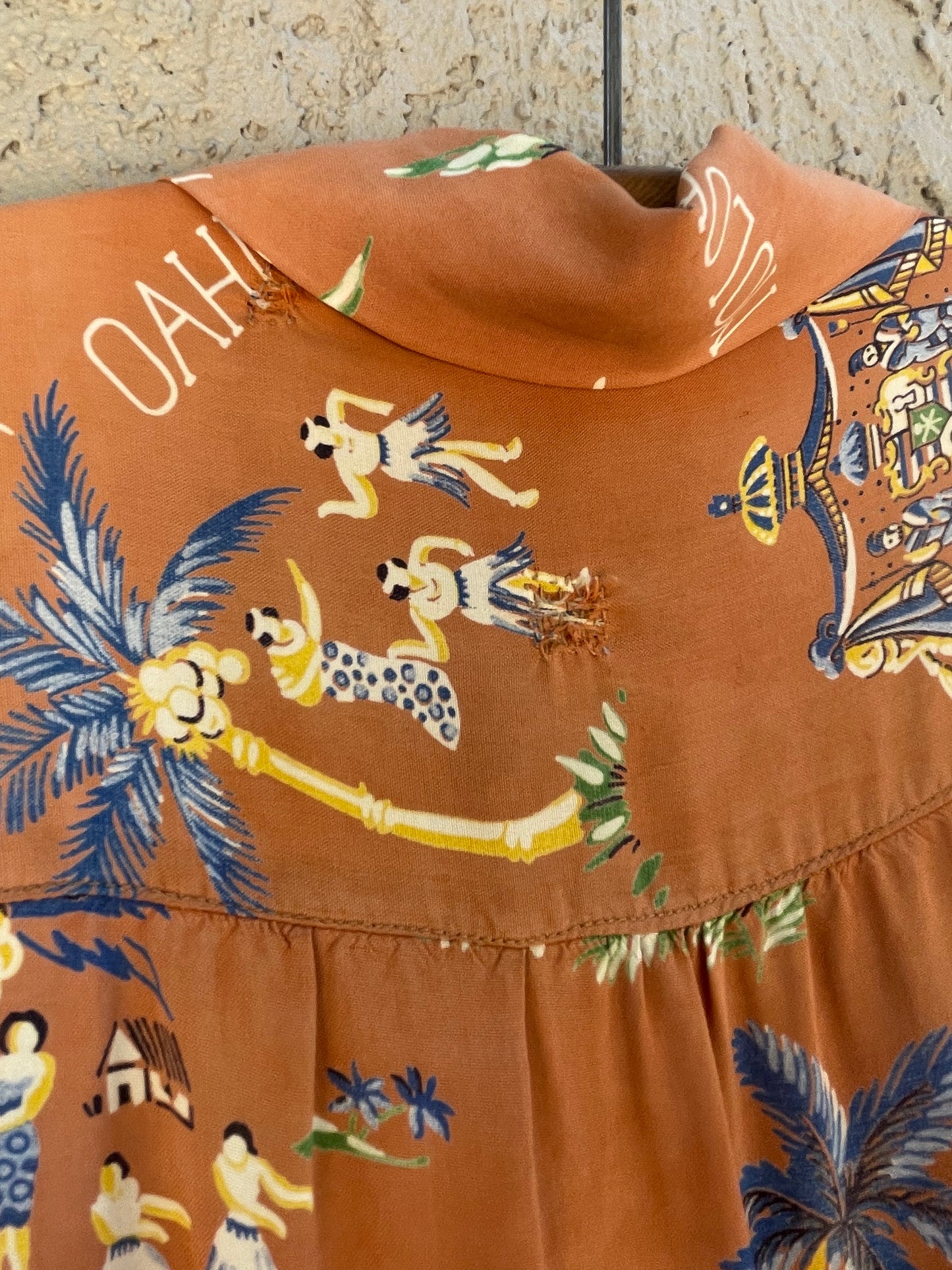 Rare Hawaiian Islands Cold Rayon Puff Sleeve Loop Collar Blouse