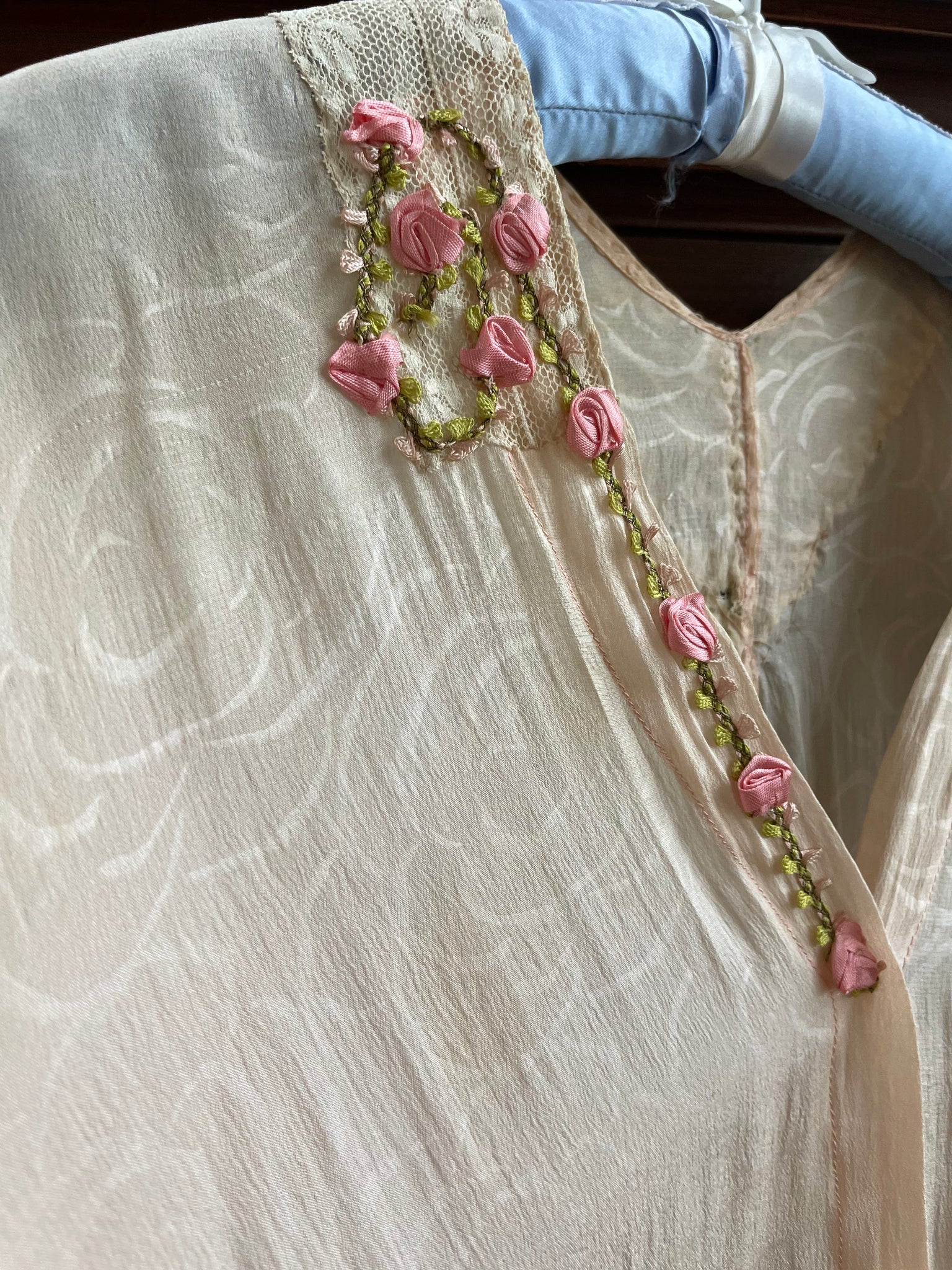 1920s Lace & Deco Floral Printed Silk Ribbon-work Robe