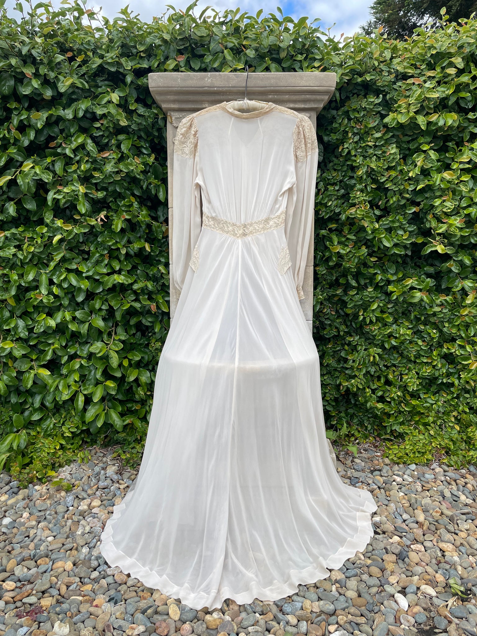 1930s Rayon Chiffon & Lace  Balloon Sleeve Peignoir
