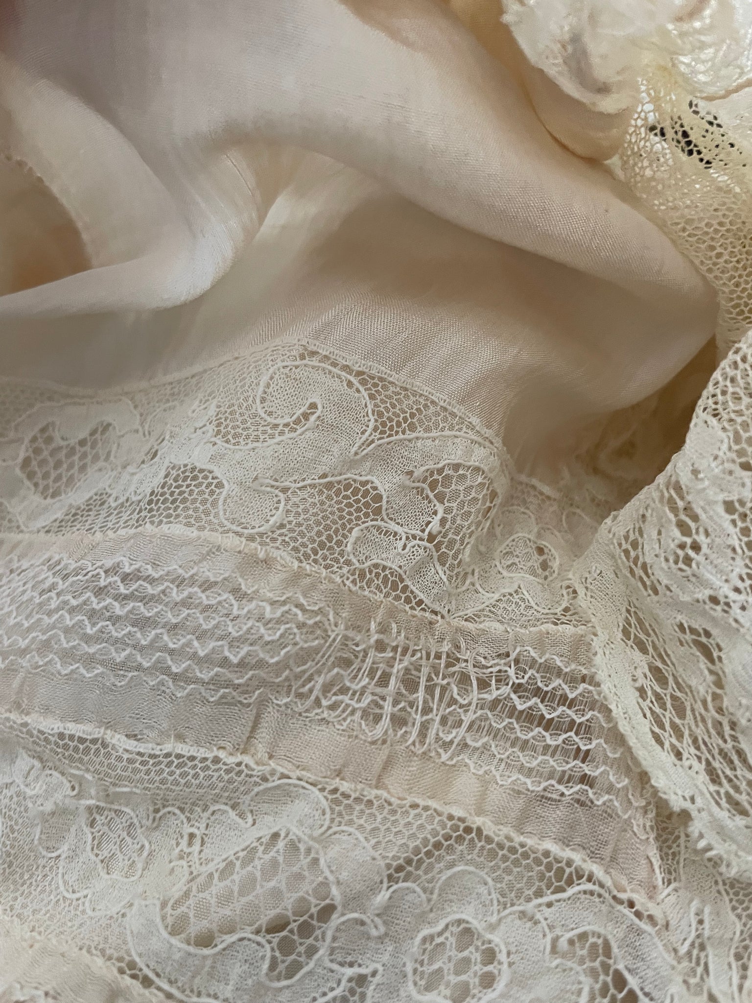 Edwardian 1910s Ruffled Lace Boudoir Jacket