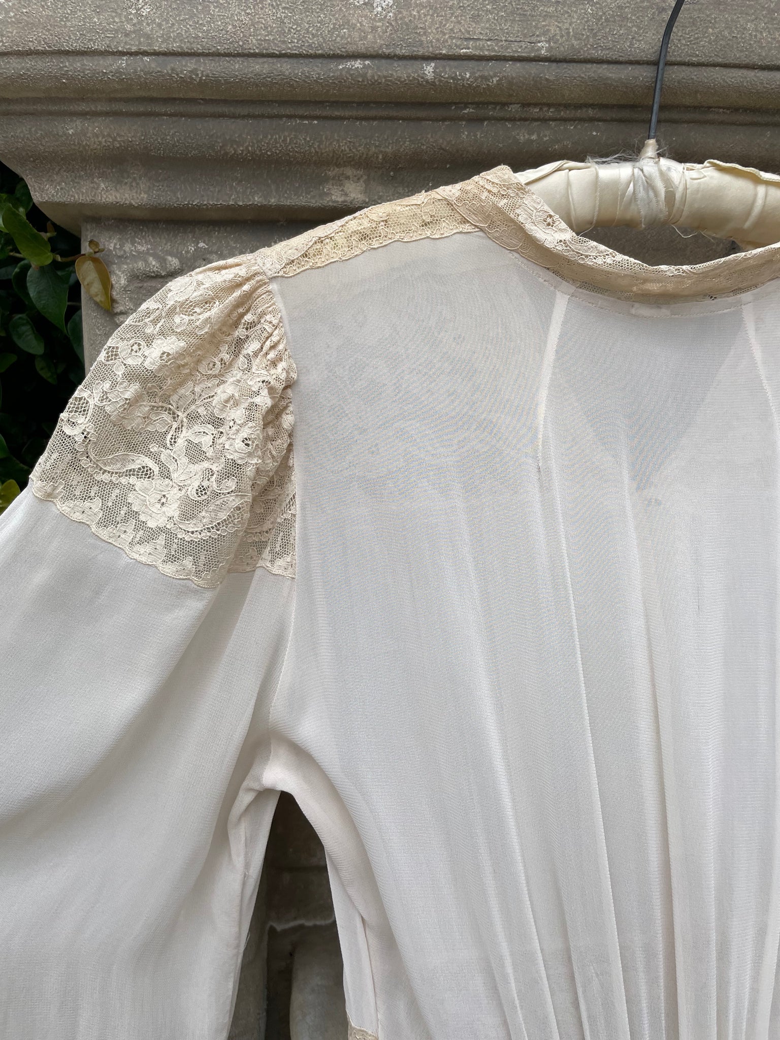 1930s Rayon Chiffon & Lace  Balloon Sleeve Peignoir