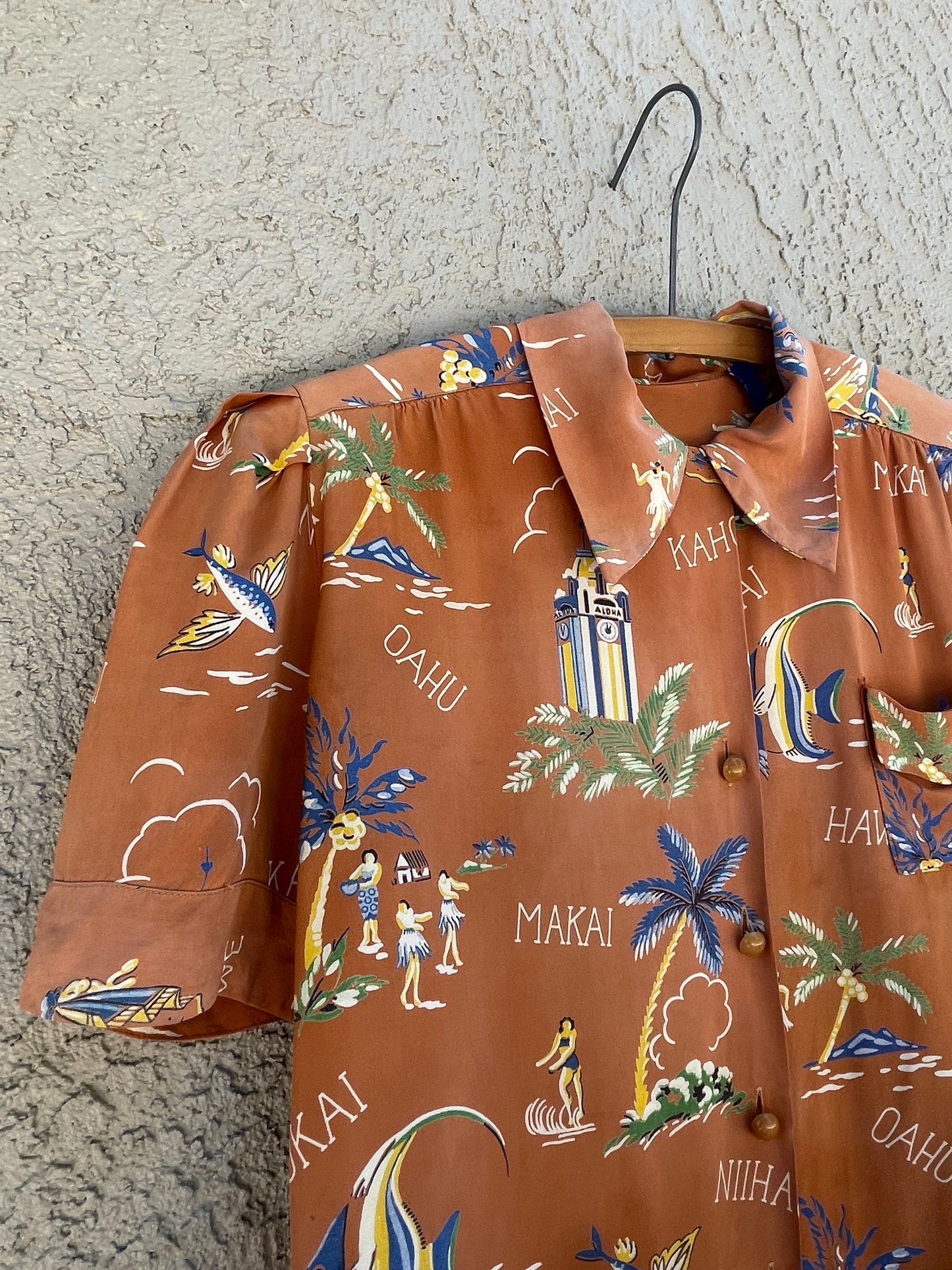 Rare Hawaiian Islands Cold Rayon Puff Sleeve Loop Collar Blouse
