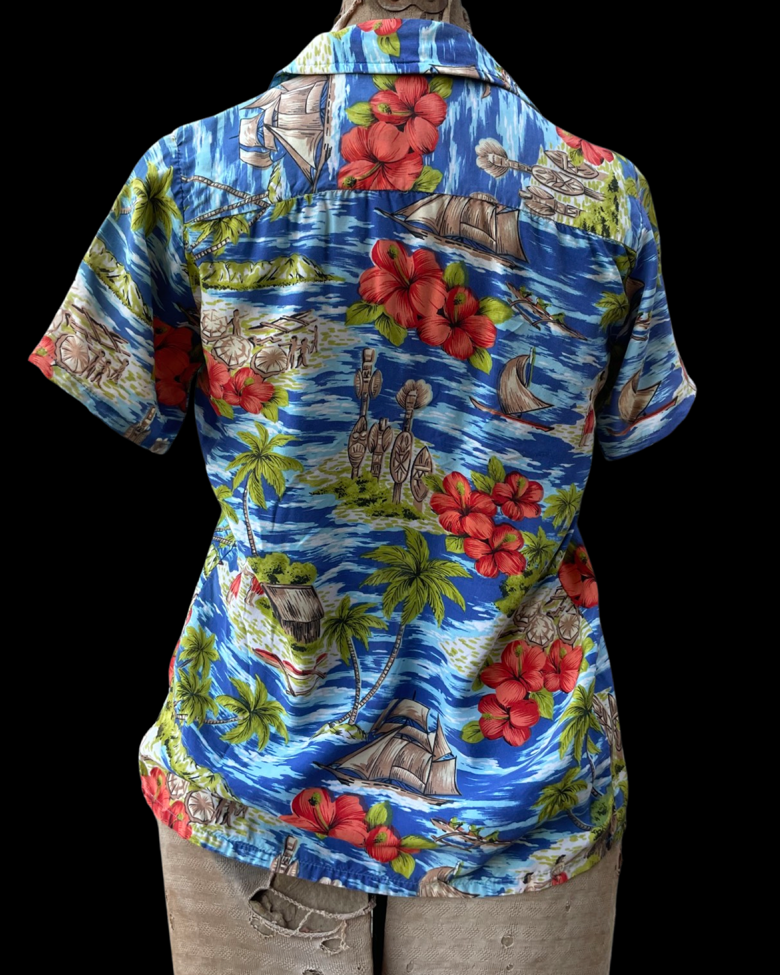 1950s/60s Hawaiiana Printed Rayon Loop Collar Shirt