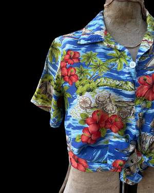 1950s/60s Hawaiiana Printed Rayon Loop Collar Shirt