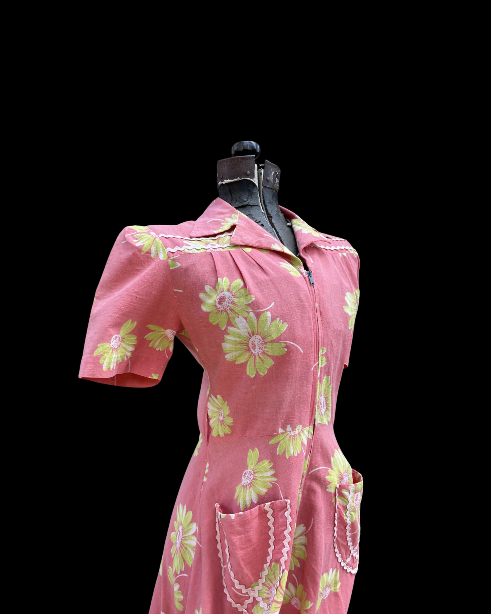 1940s Vibrant Floral Print Linen Day Dress