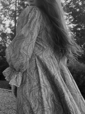 1890s Paisley Wool Challis Bishop Sleeve Wrapper Gown